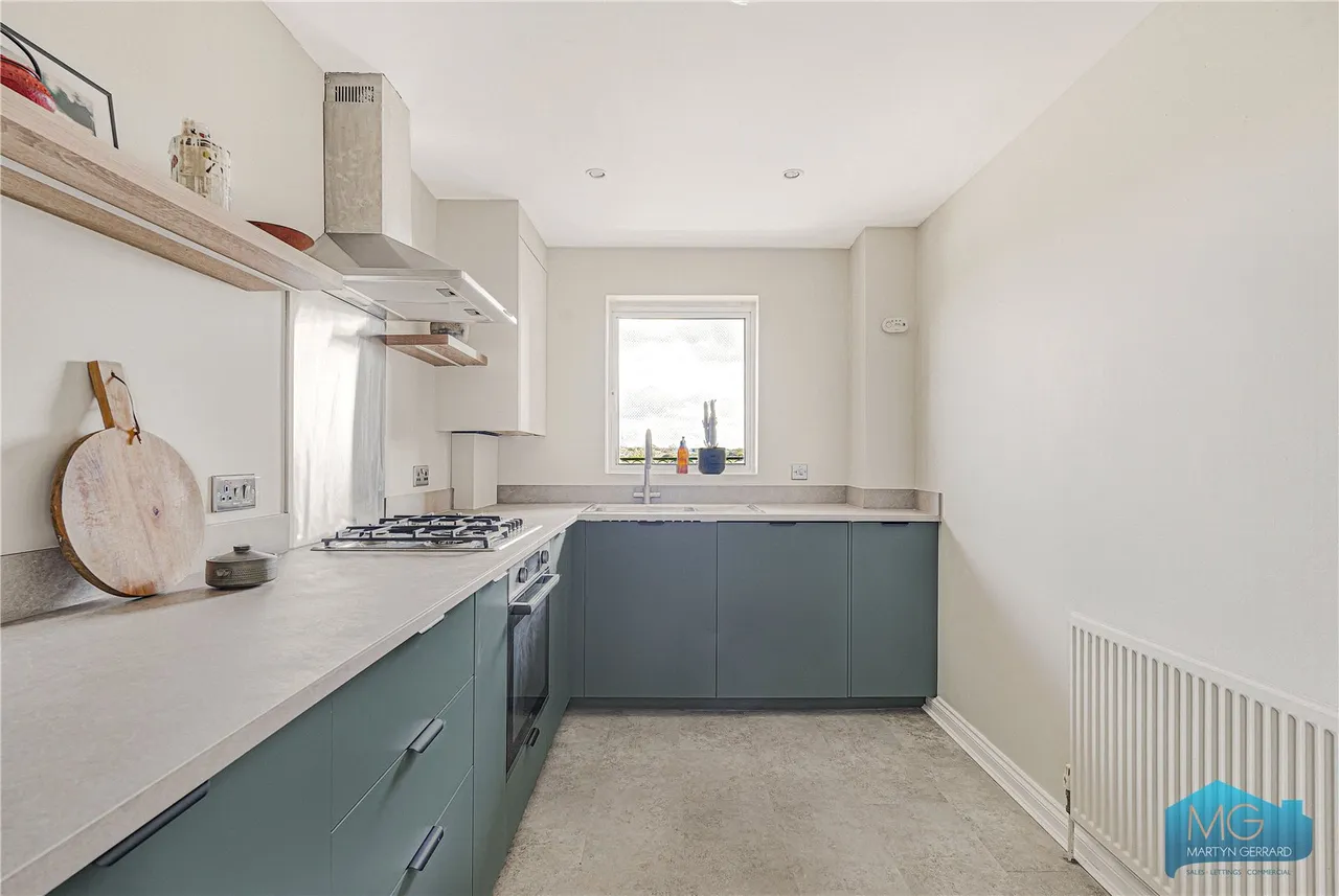 Sparkford Gardens, London, N11, photo 12