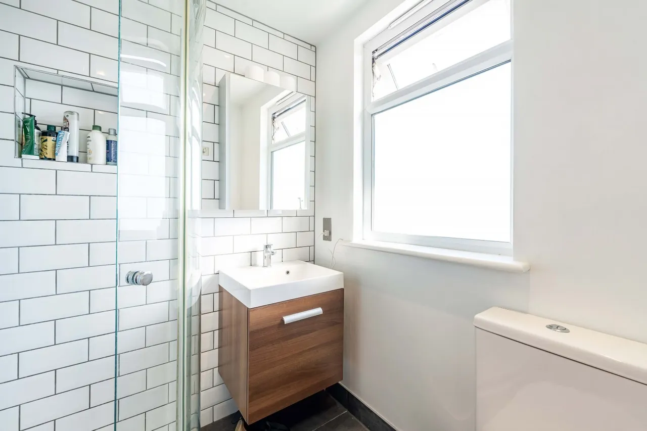 Lincoln Avenue, Twickenham, TW2 6NN, photo 9