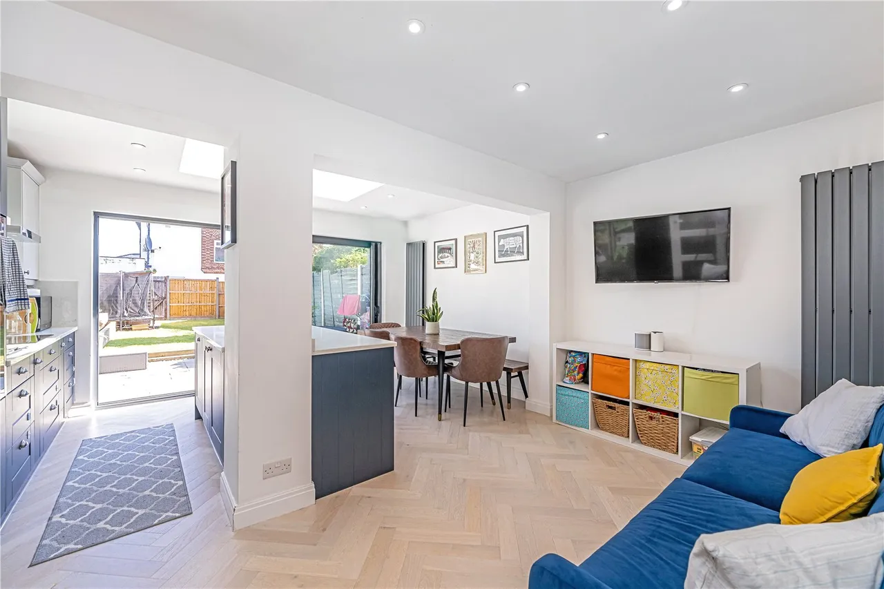 Lincoln Avenue, Twickenham, TW2 6NN, photo 4