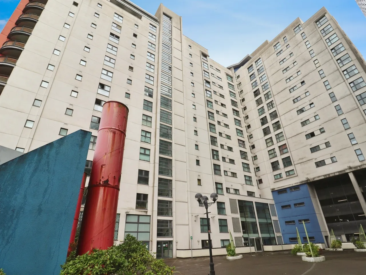 3 bed flat for sale, Landmark Place, Cardiff, CF10