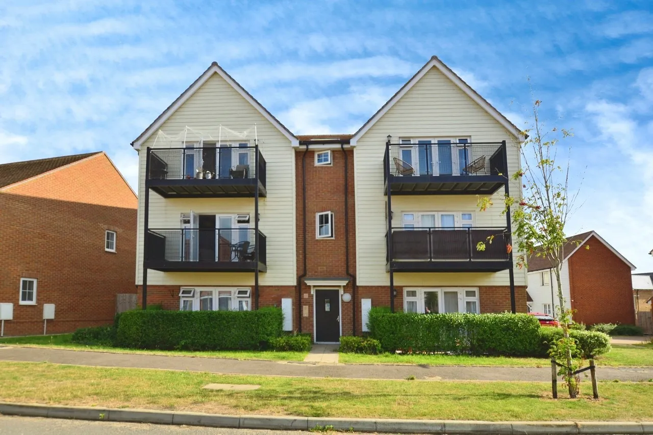 2 bed flat for sale, Pipin Crescent, Finberry, TN25