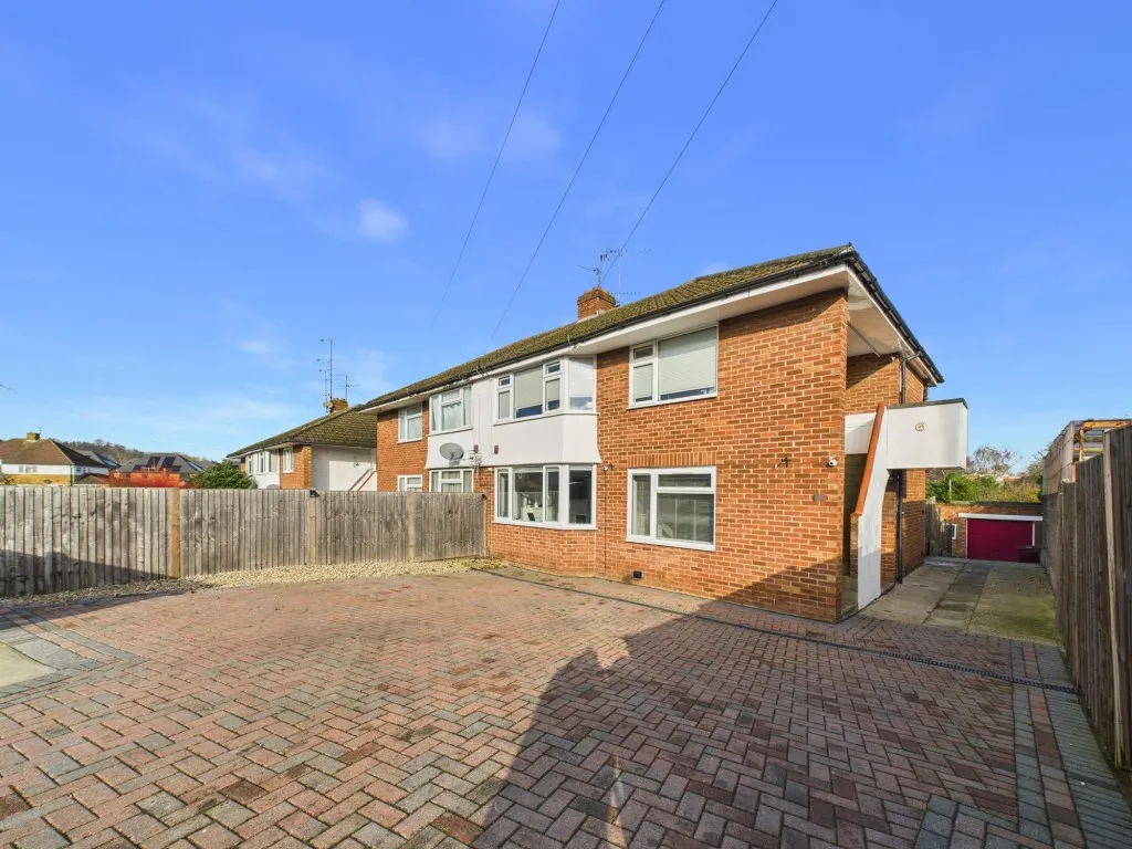 2 bed flat for sale, Amblecote Road, Tilehurst, RG30