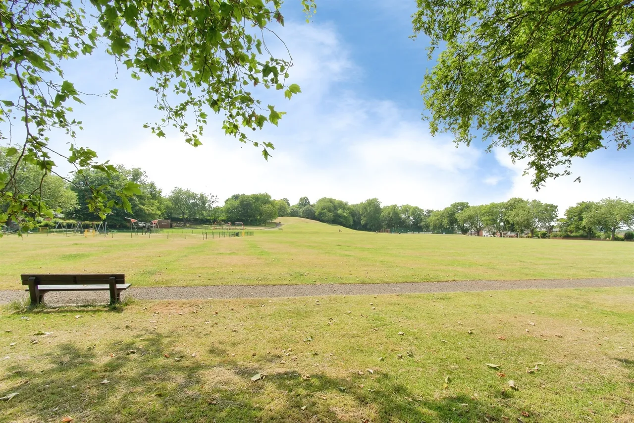 Haw Hill View, Normanton, WF6, photo 13