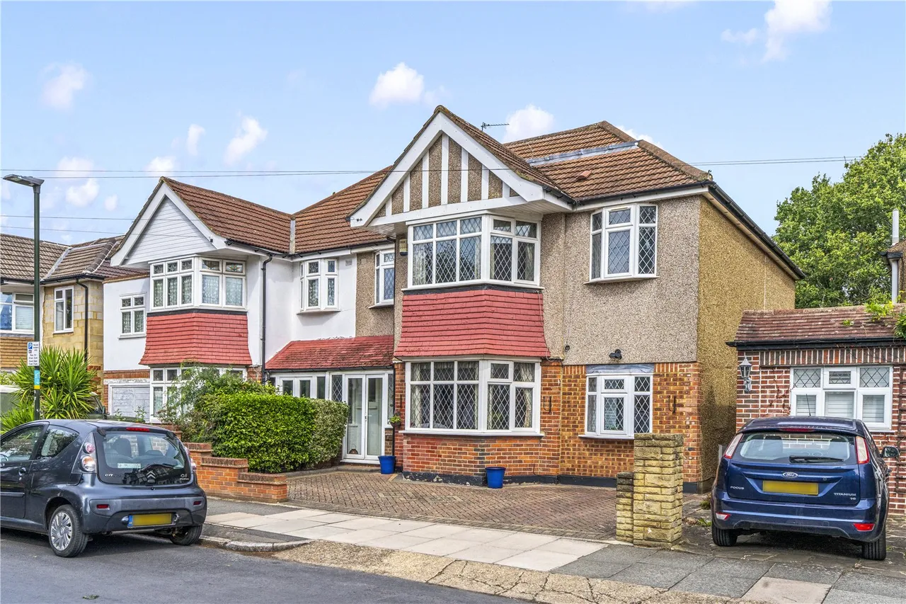 5 bed house for sale, Montrose Avenue, Twickenham, TW2