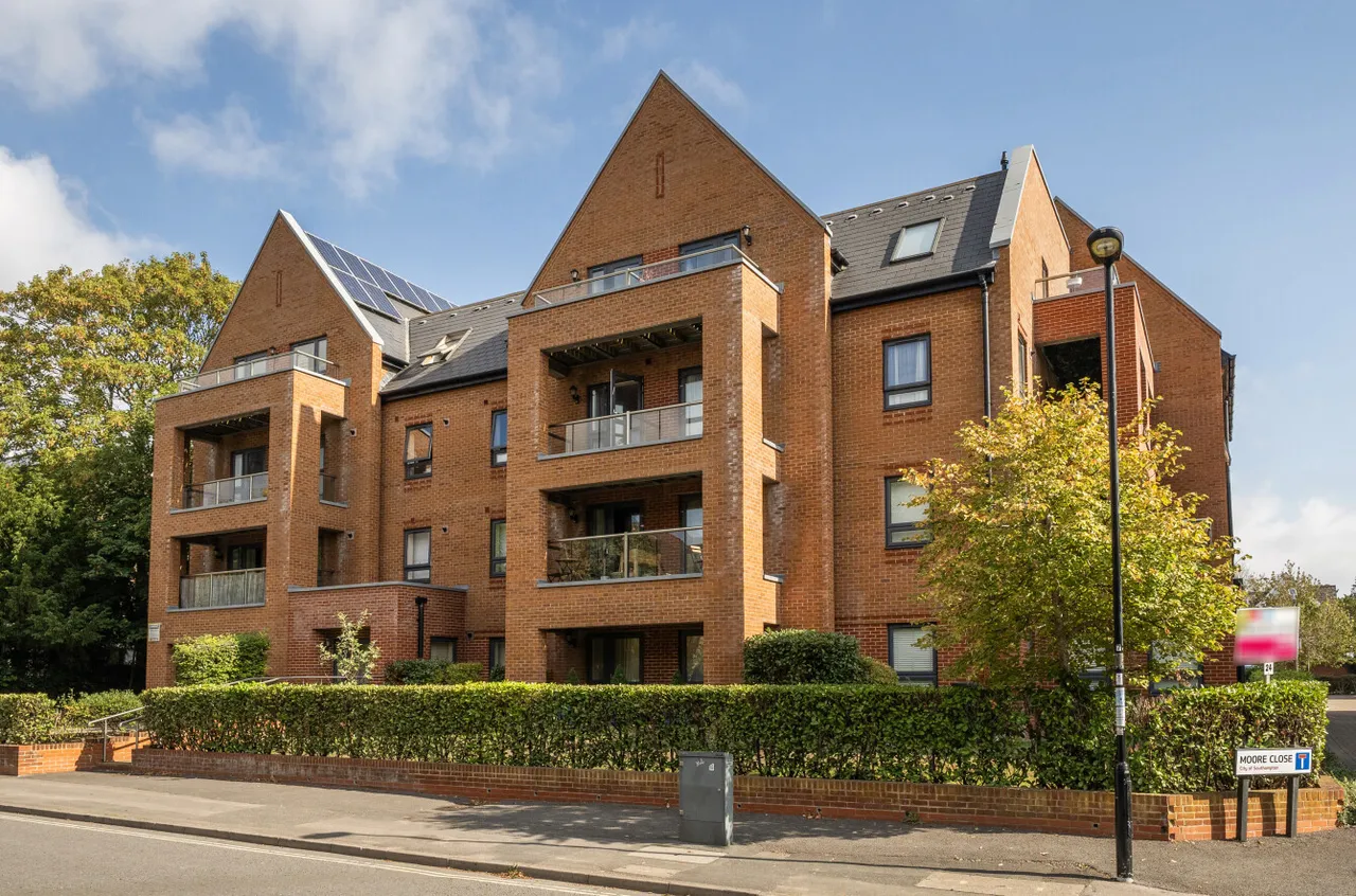 2 bed flat for sale, Moore Close, Banister Park, SO15