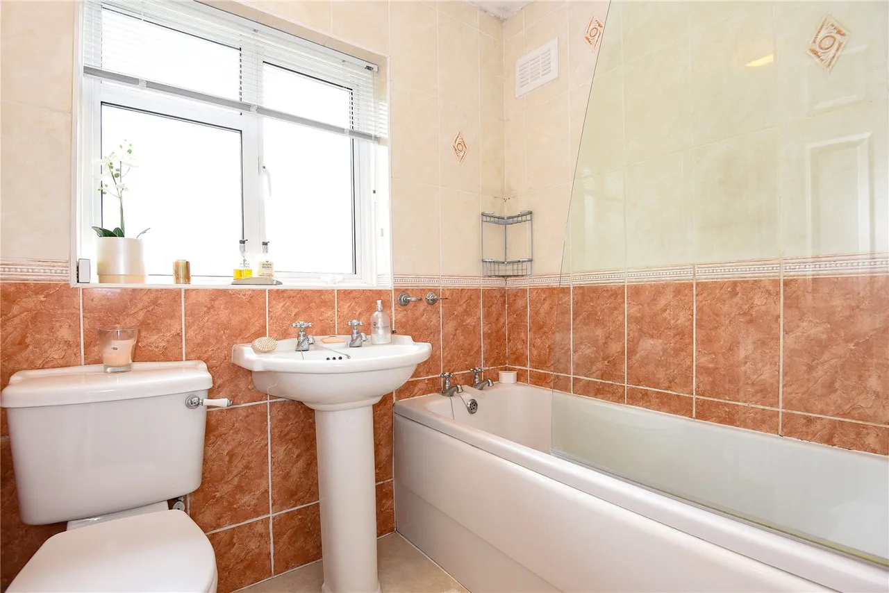 Norwich Road, Northwood, HA6, photo 8