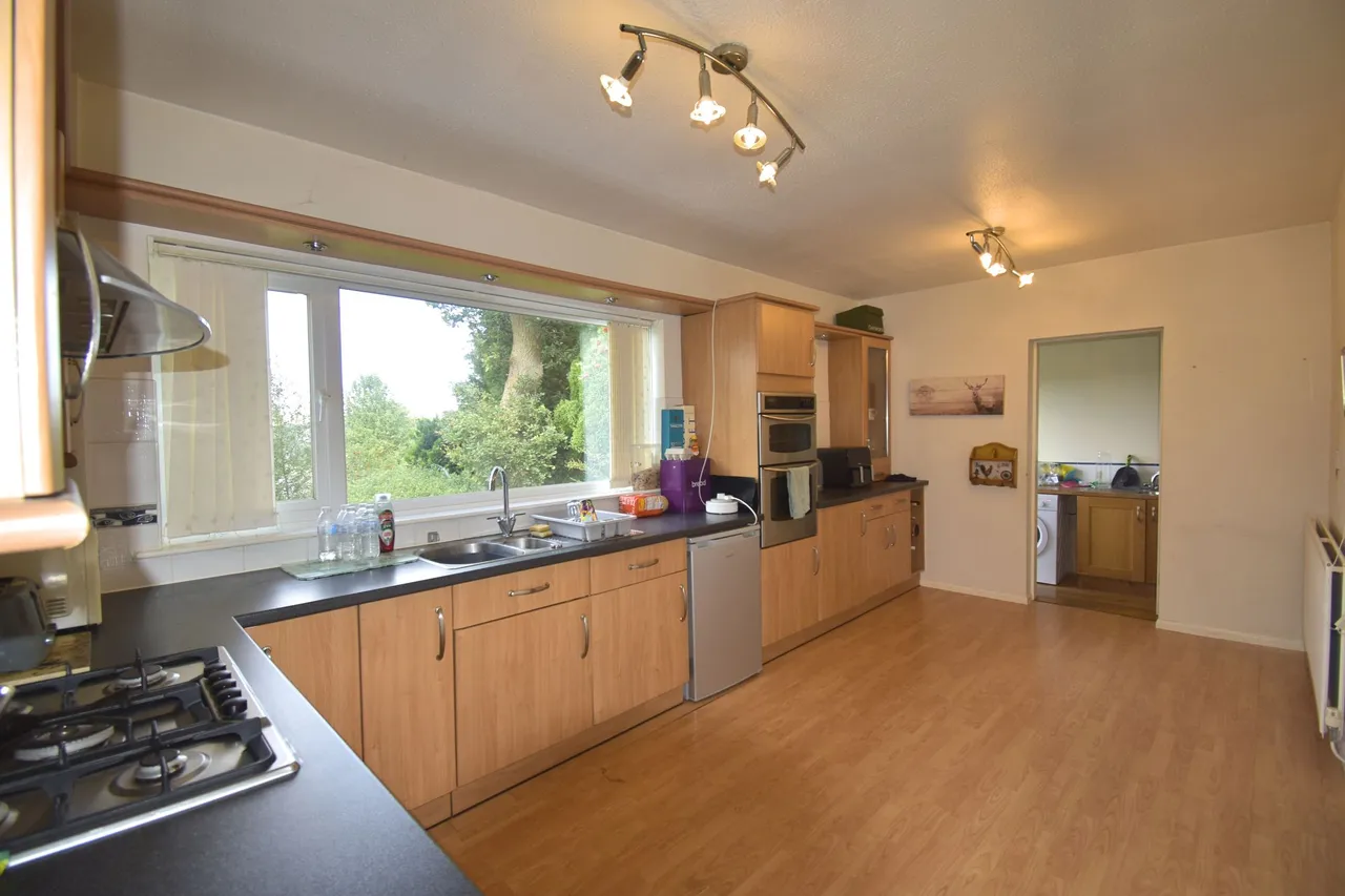Linglongs Avenue, High Peak, photo 6