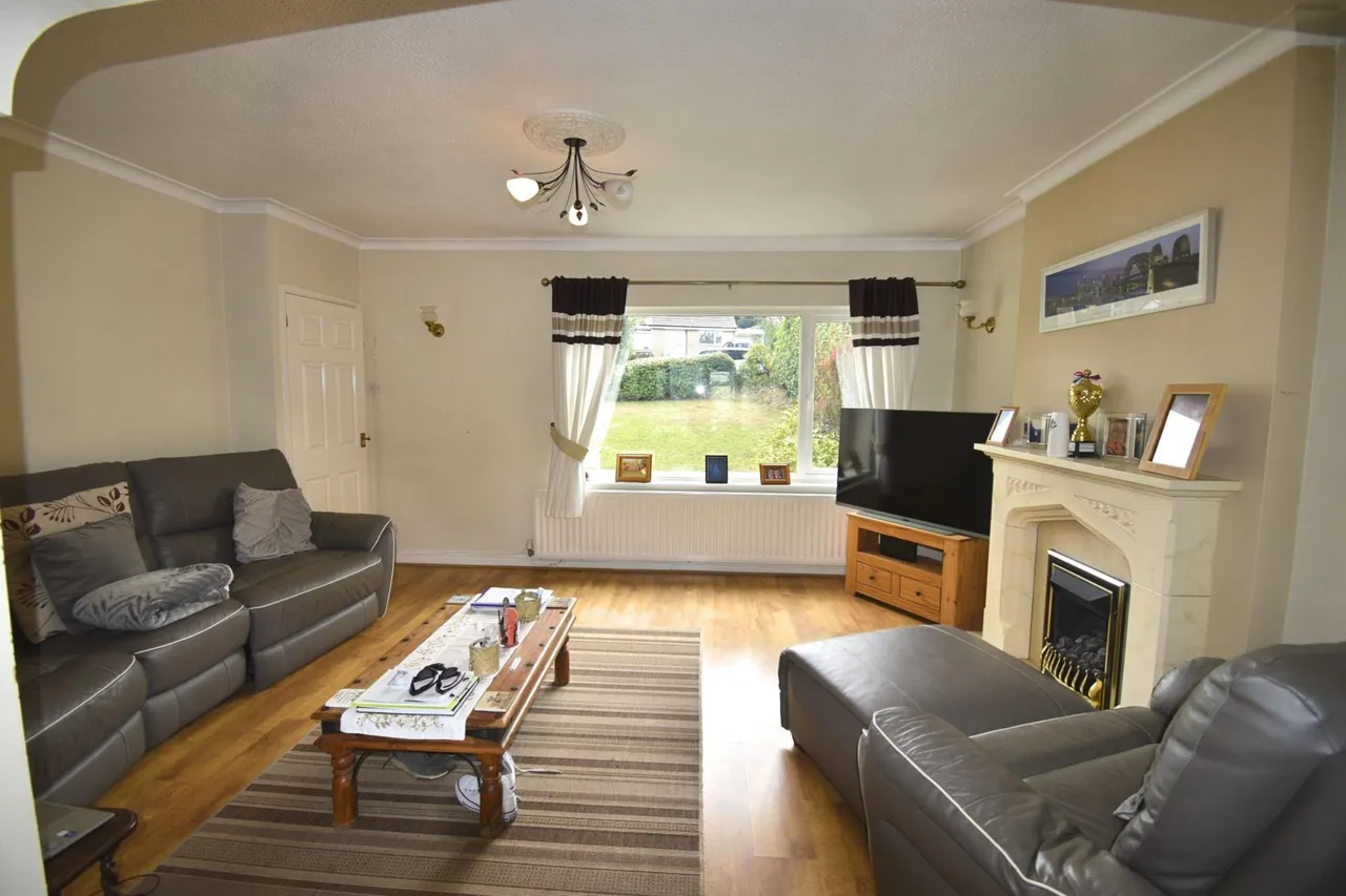 Linglongs Avenue, High Peak, photo 2