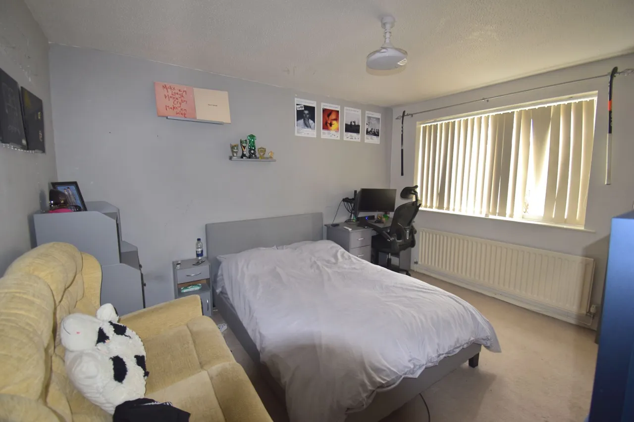 Linglongs Avenue, High Peak, photo 15