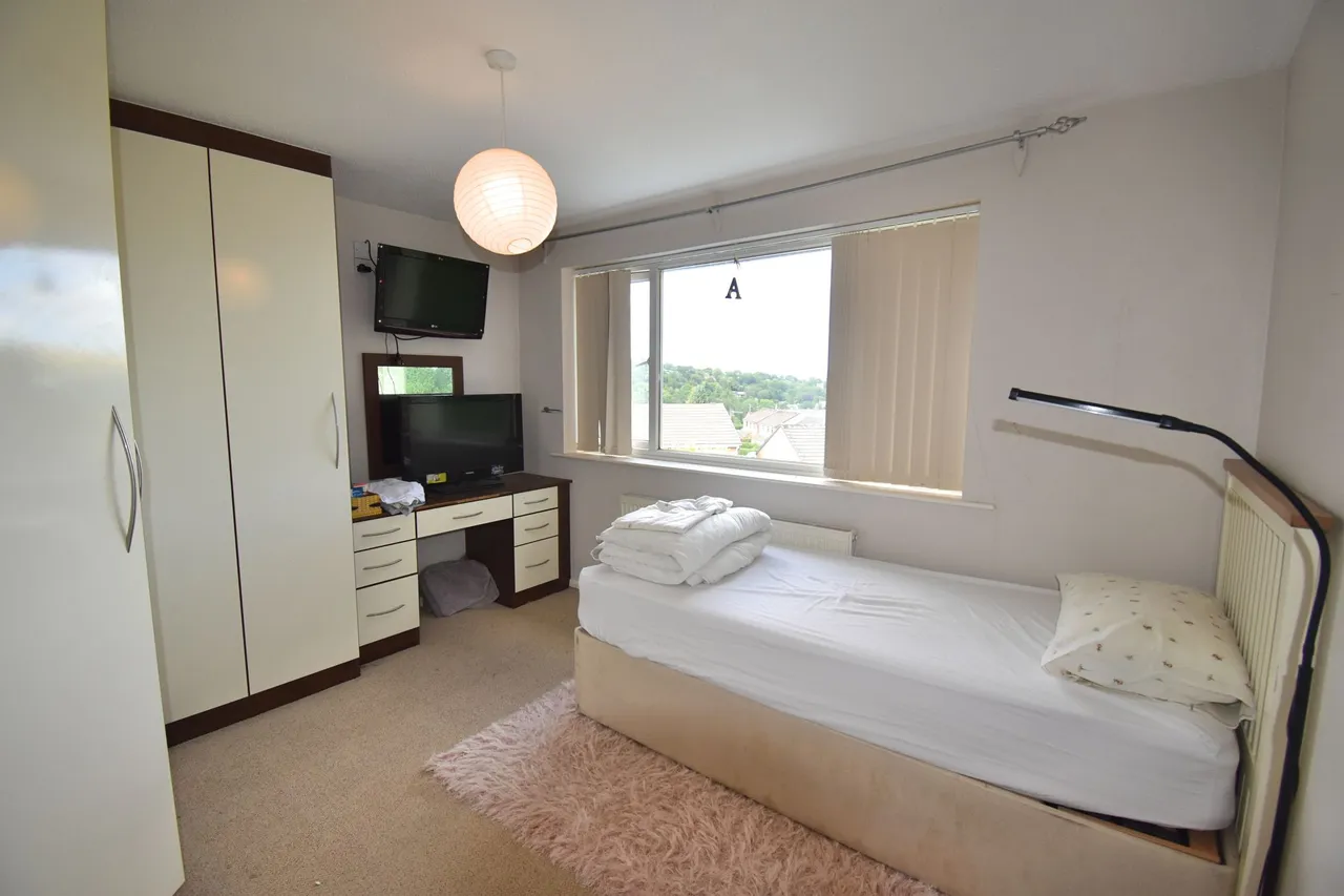 Linglongs Avenue, High Peak, photo 14