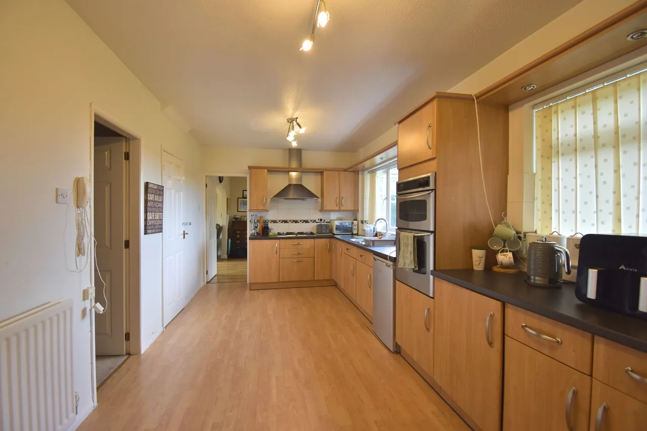 Linglongs Avenue, High Peak, photo 7