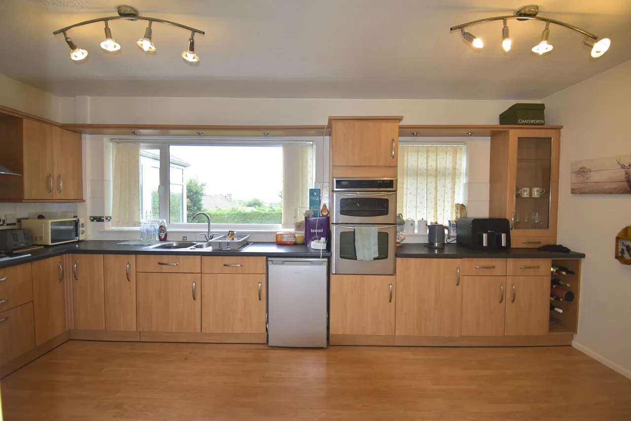 Linglongs Avenue, High Peak, photo 5