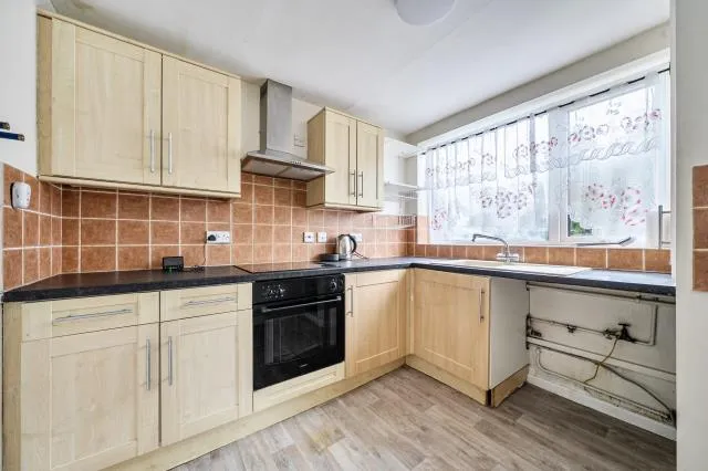 Ingram Avenue, Aylesbury, HP21, photo 2