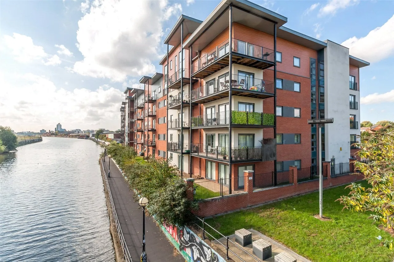 3 bed flat for sale — Woden Street, SALFORD, Lancashire, M5