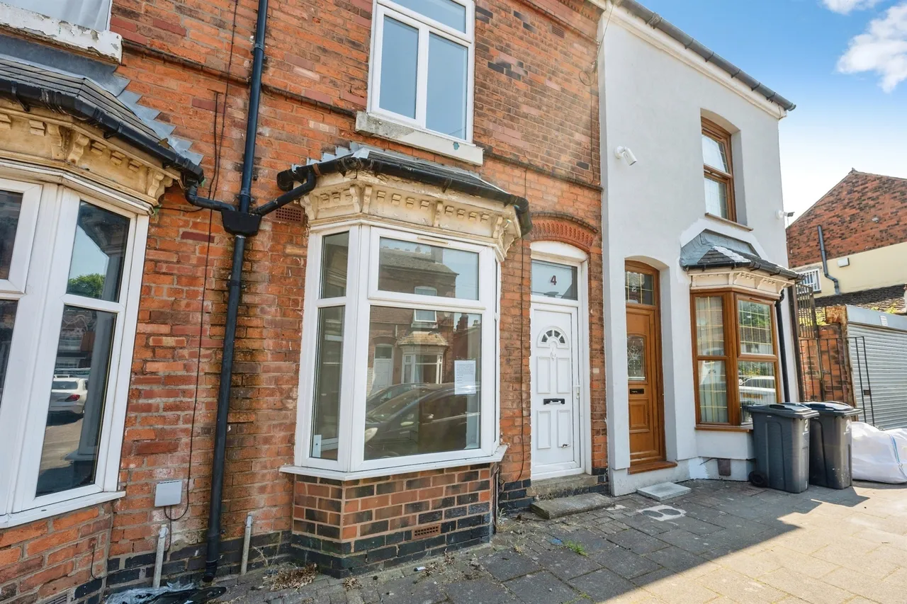 2 bed house for sale — London Road, Birmingham