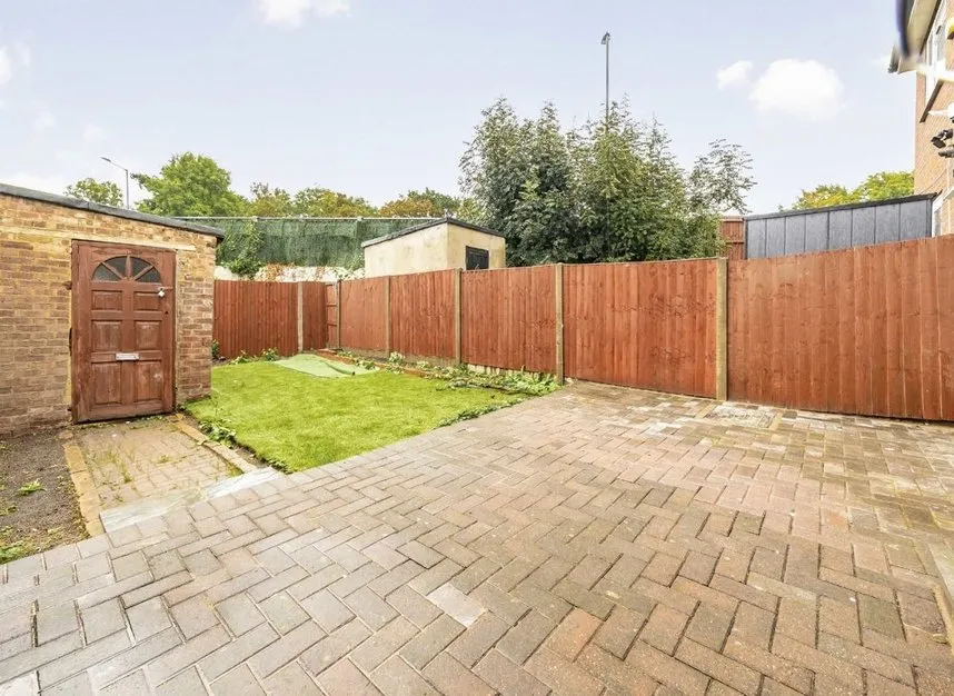 Orchard Gate, Greenford, UB6, photo 8