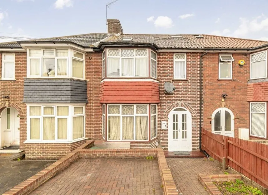 4 bed house to rent — Orchard Gate, Greenford, UB6