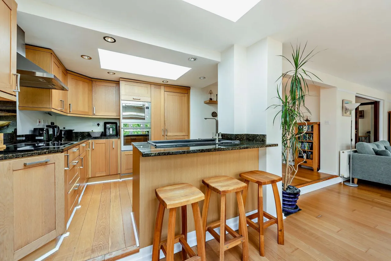 Stonards Brow, Shamley Green, Guildford, Surrey, GU5 0UY, photo 5