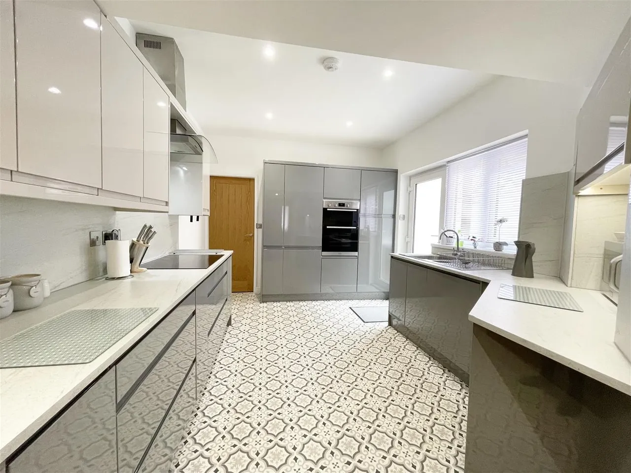 2 bed flat for sale — Avenue Victoria, Scarborough YO11 2QT