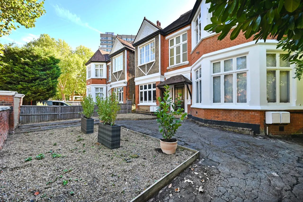 Mapesbury Road, London, NW2, photo 14