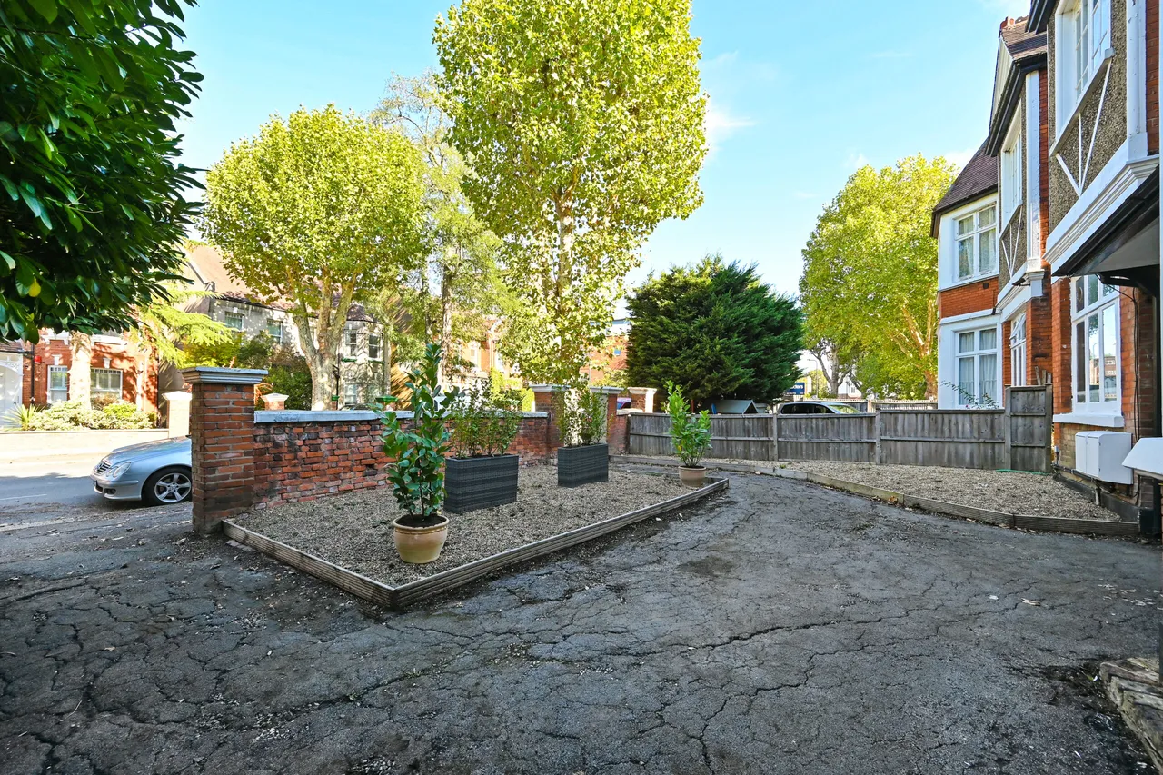 Mapesbury Road, London, NW2, photo 13