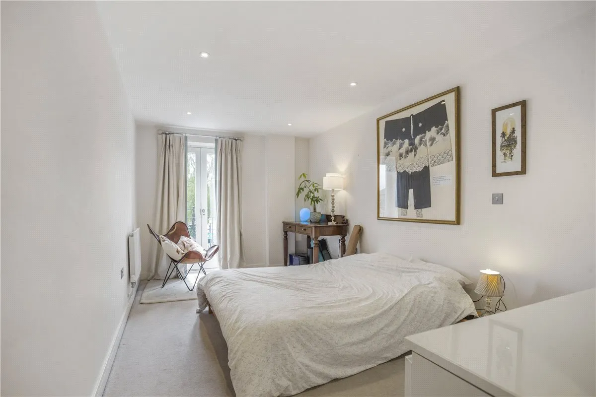 High Street, Marlborough, SN8, photo 8