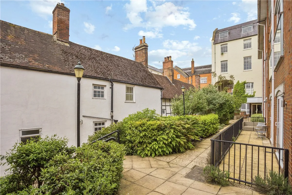 High Street, Marlborough, SN8, photo 3