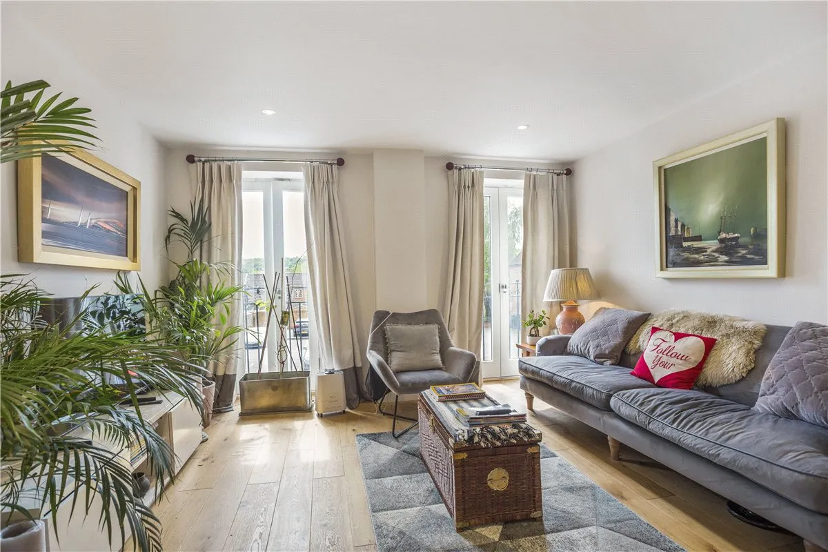 High Street, Marlborough, SN8, photo 6
