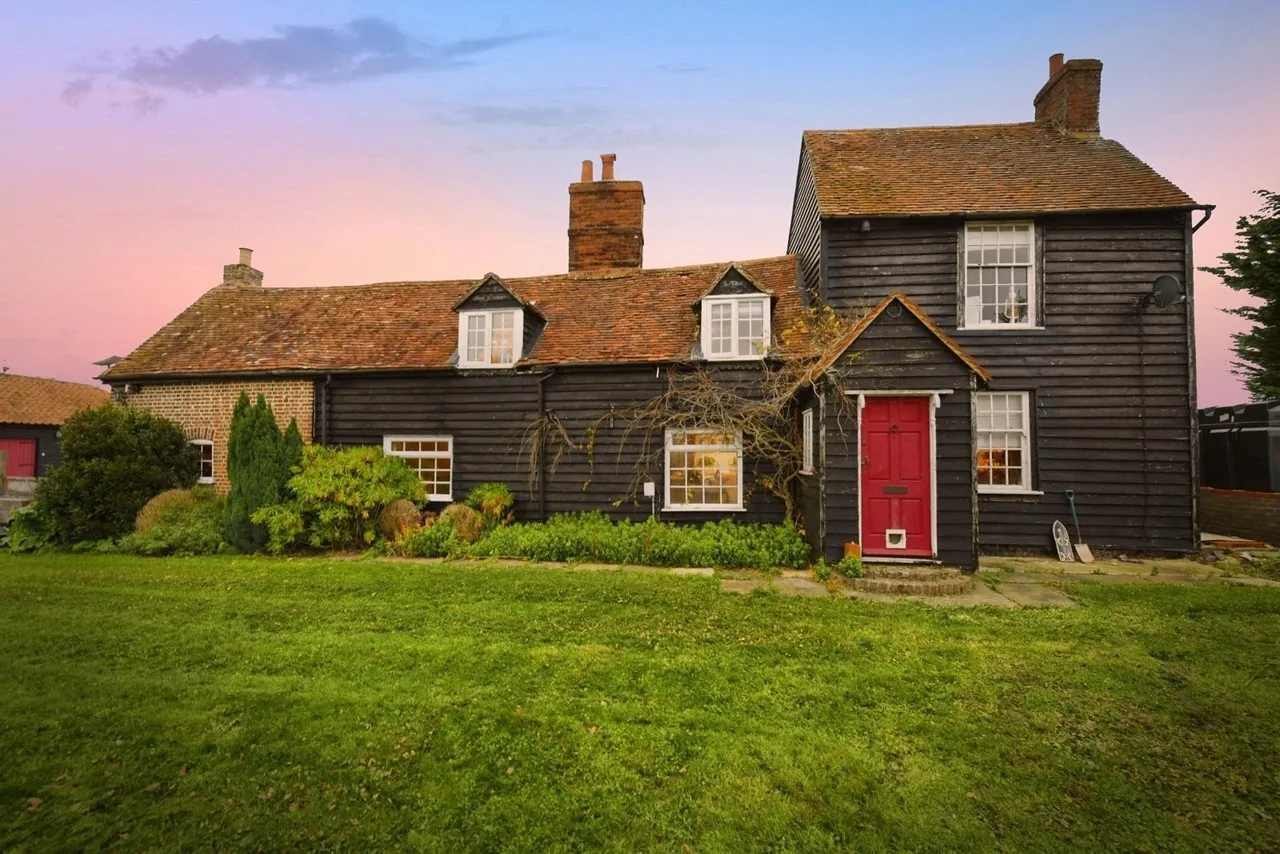 4 bed house for sale — Marshes, Burnham-on-Crouch, Essex, CM0