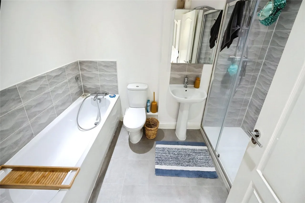 Slade Green Road, DA8, photo 16