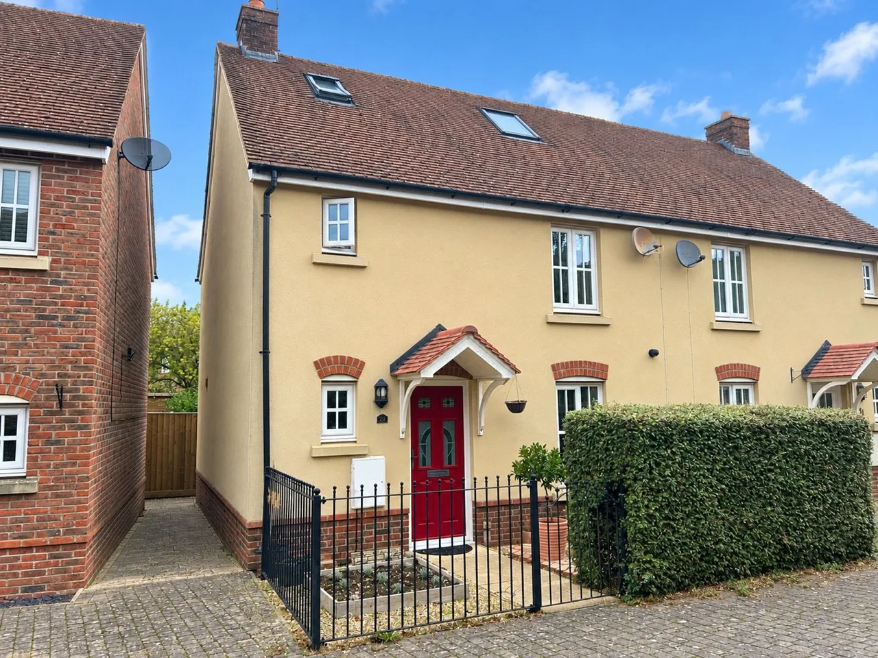 3 bed house for sale, Acorn Gardens, Burghfield Common, RG7