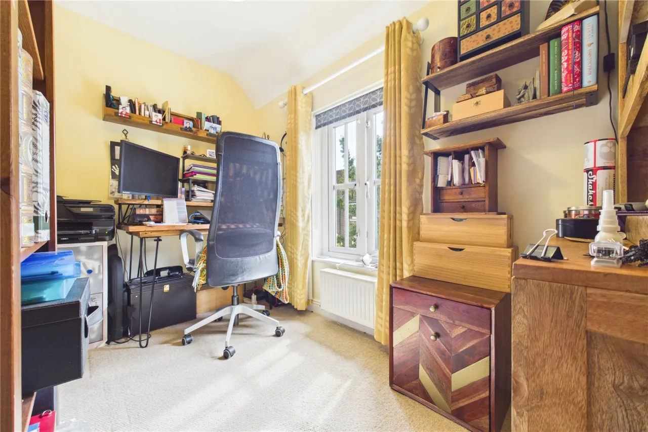 Acorn Gardens, Burghfield Common, RG7, photo 10