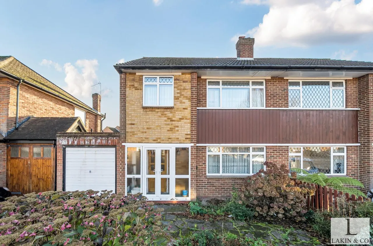 3 bed house for sale — Edinburgh Close, Ickenham, UB10 8RA