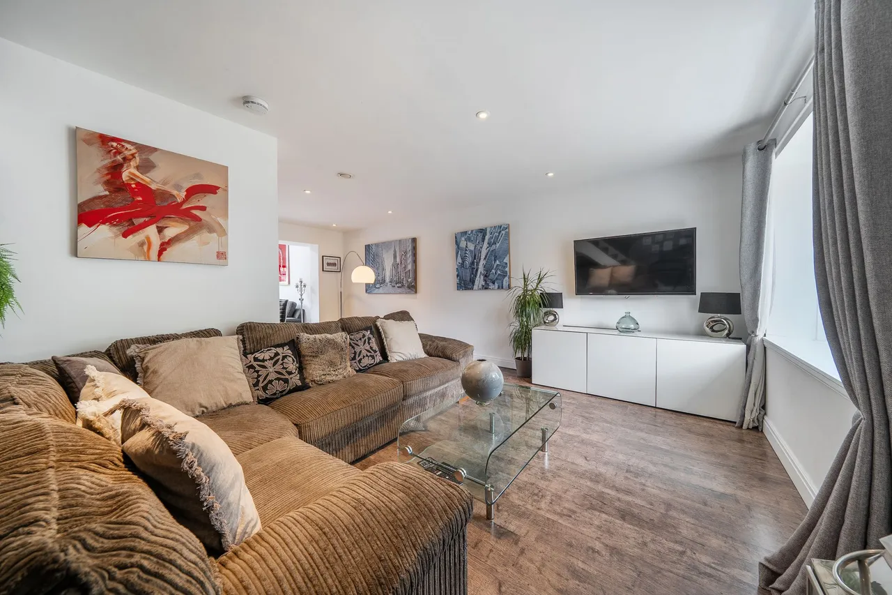Heatherfield Court, Wilmslow, photo 6