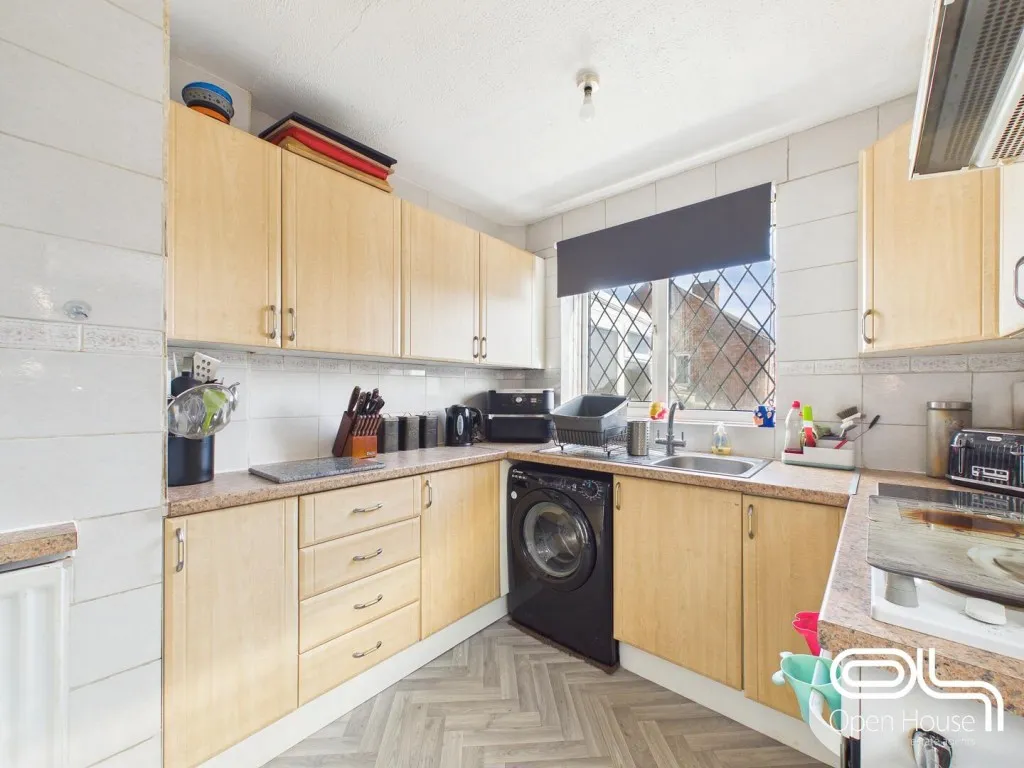 Clarion Way, Cannock, WS11, photo 5