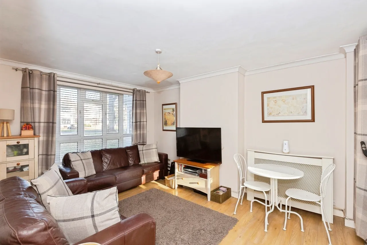 Longbridge Road, Barking, IG11, photo 2
