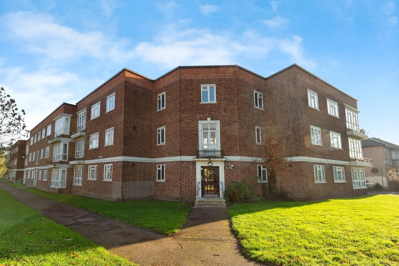 2 bed flat for sale — Longbridge Road, Barking, IG11