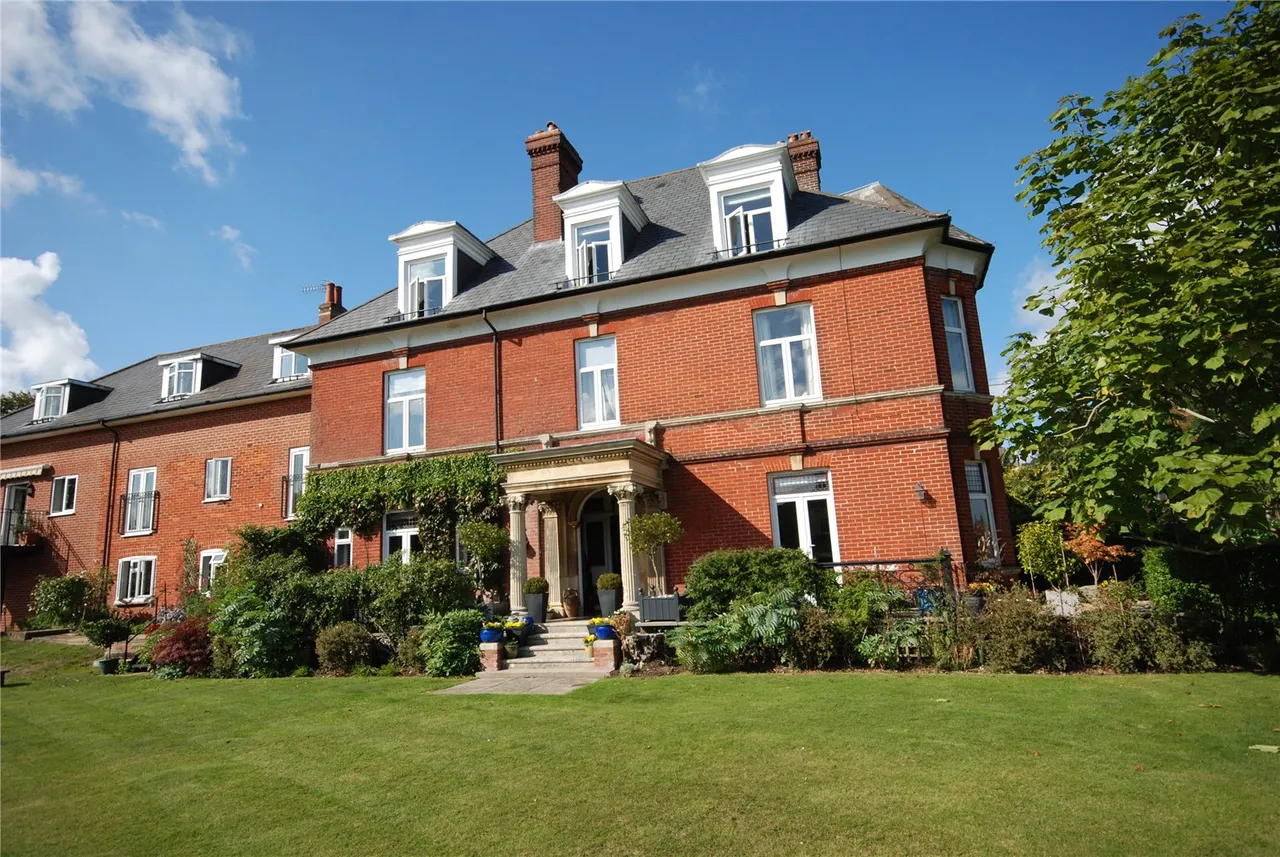 2 bed flat for sale — Bourne Avenue, Salisbury, Wiltshire, SP1 1LS