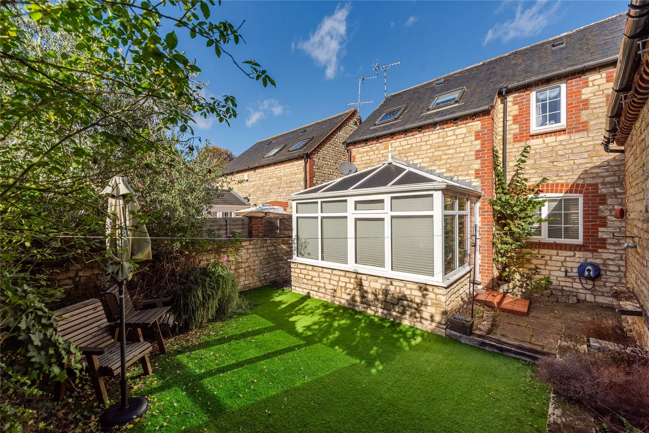High Street, Potterspury, NN12, photo 11