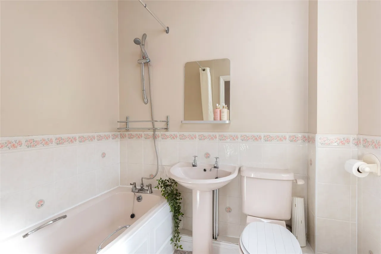 High Street, Potterspury, NN12, photo 6
