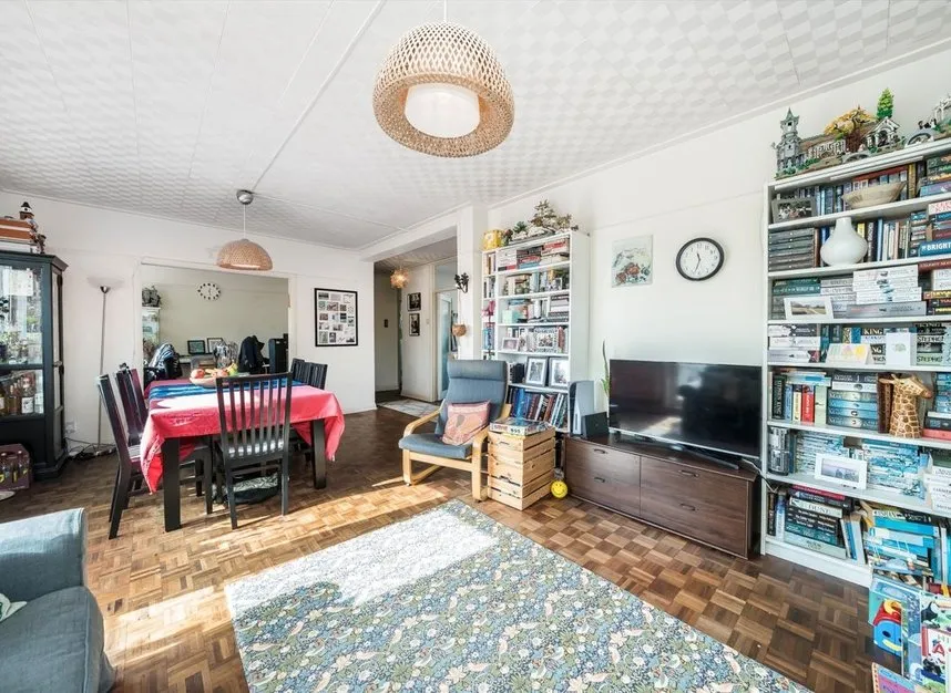 Finchley Road, Golders Green, NW11, photo 3