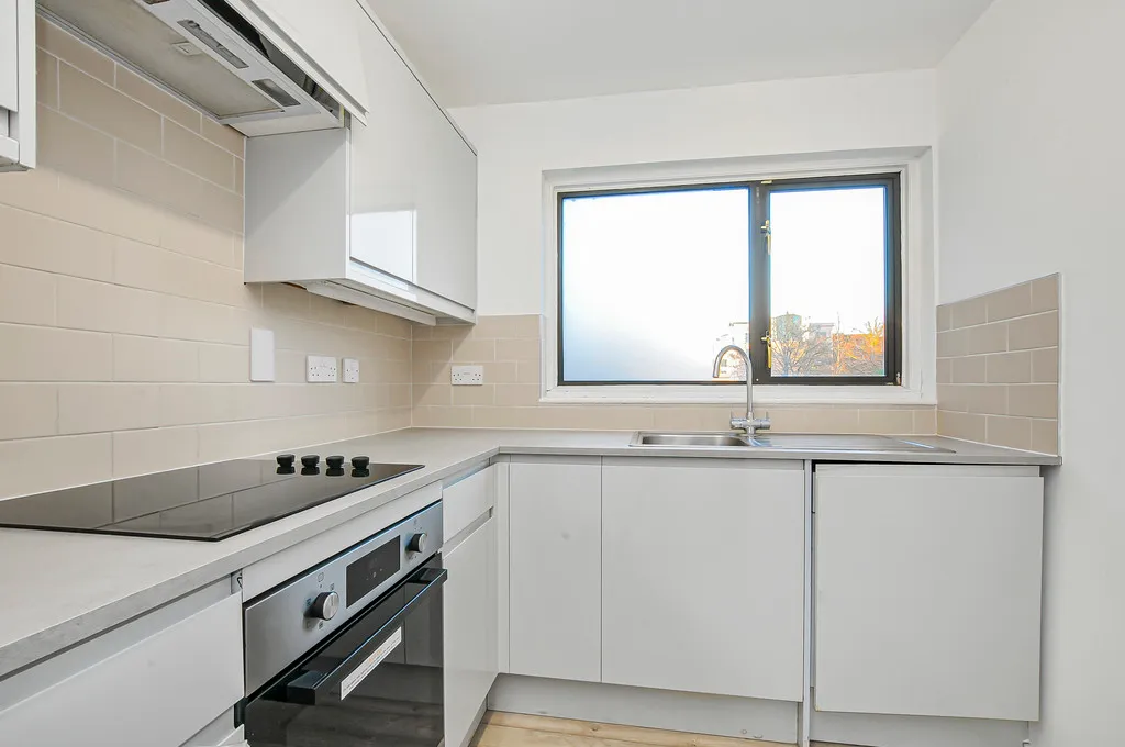 Apartment for sale in Colley House, Whitehall Road, UB8, photo 7