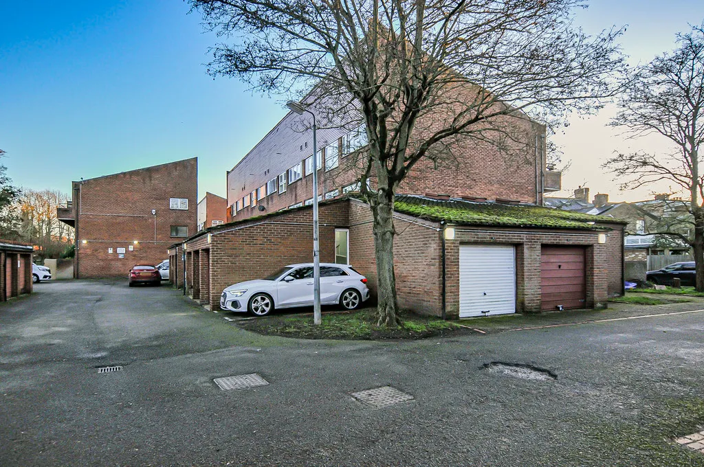Apartment for sale in Colley House, Whitehall Road, UB8, photo 10