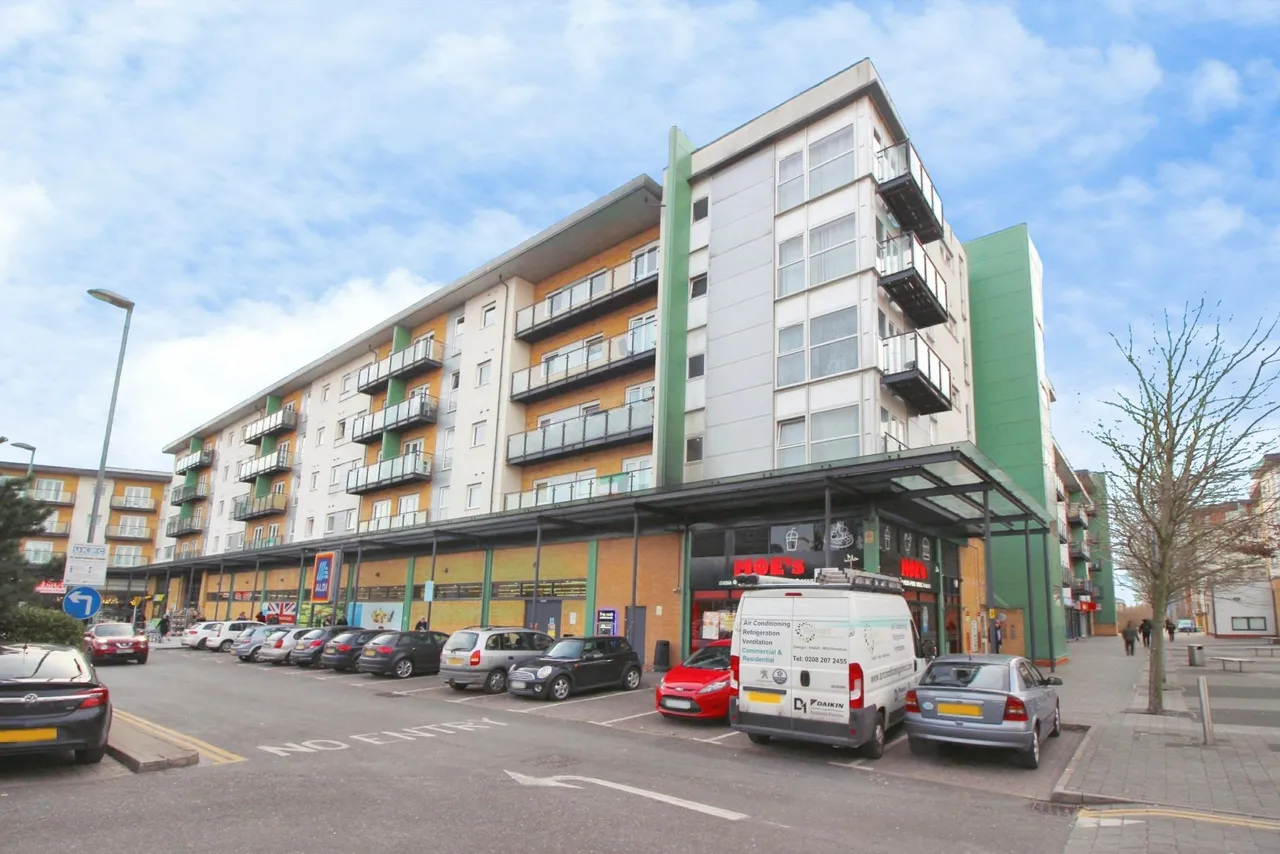 2 bed flat to rent, Parkhouse Court, Hatfield, AL10