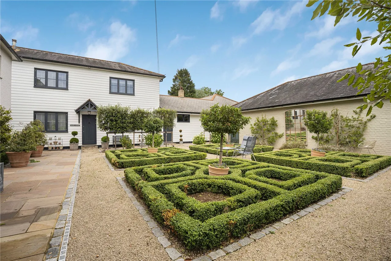 Ashendene Road, Bayford, Hertfordshire, SG13 8PX, photo 7