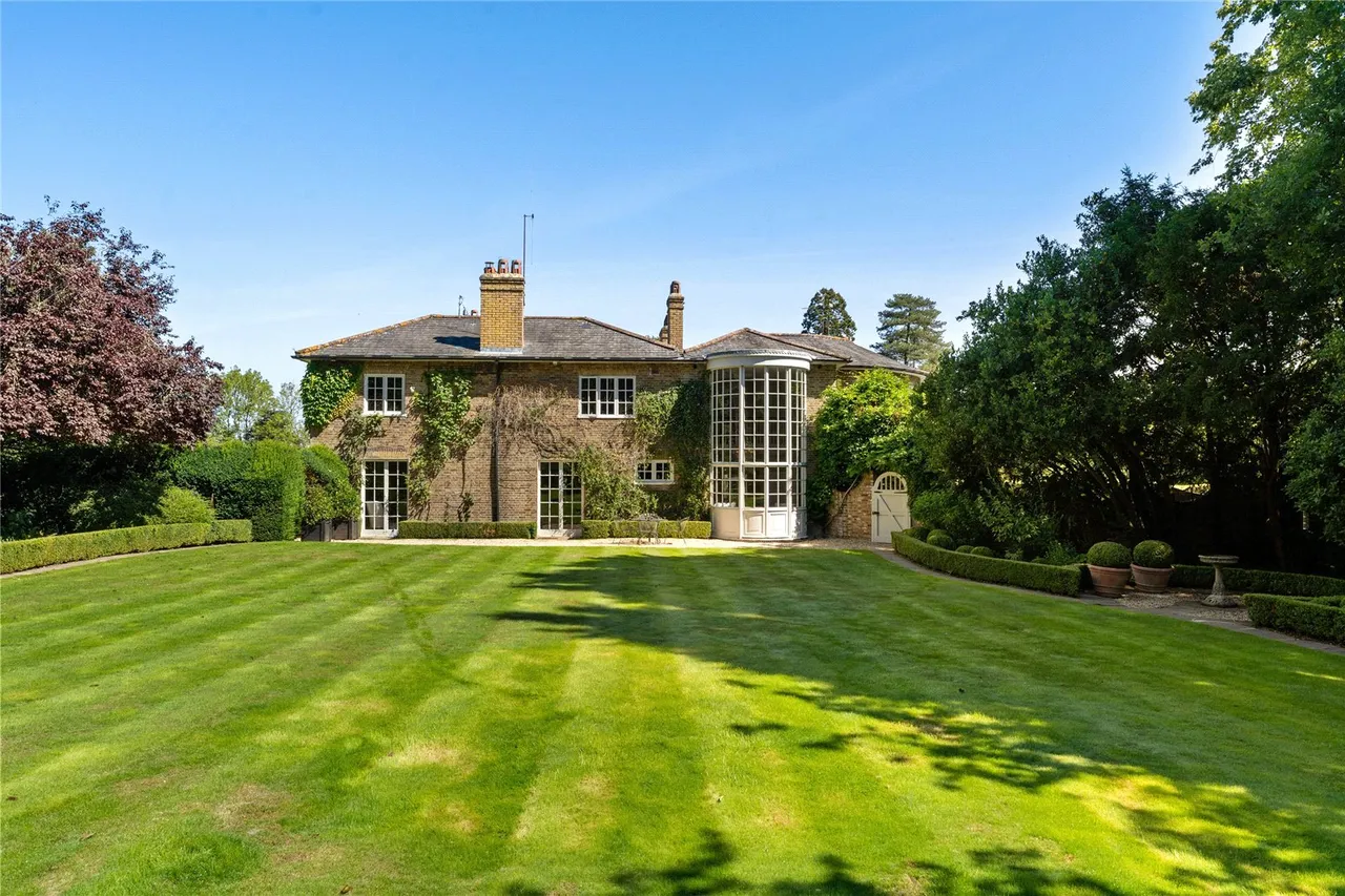 Ashendene Road, Bayford, Hertfordshire, SG13 8PX, photo 2