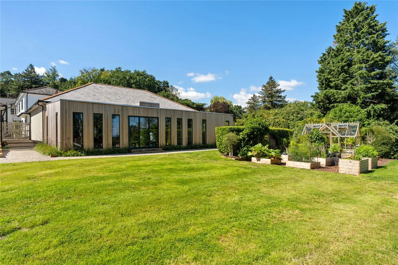 Ashendene Road, Bayford, Hertfordshire, SG13 8PX, photo 10