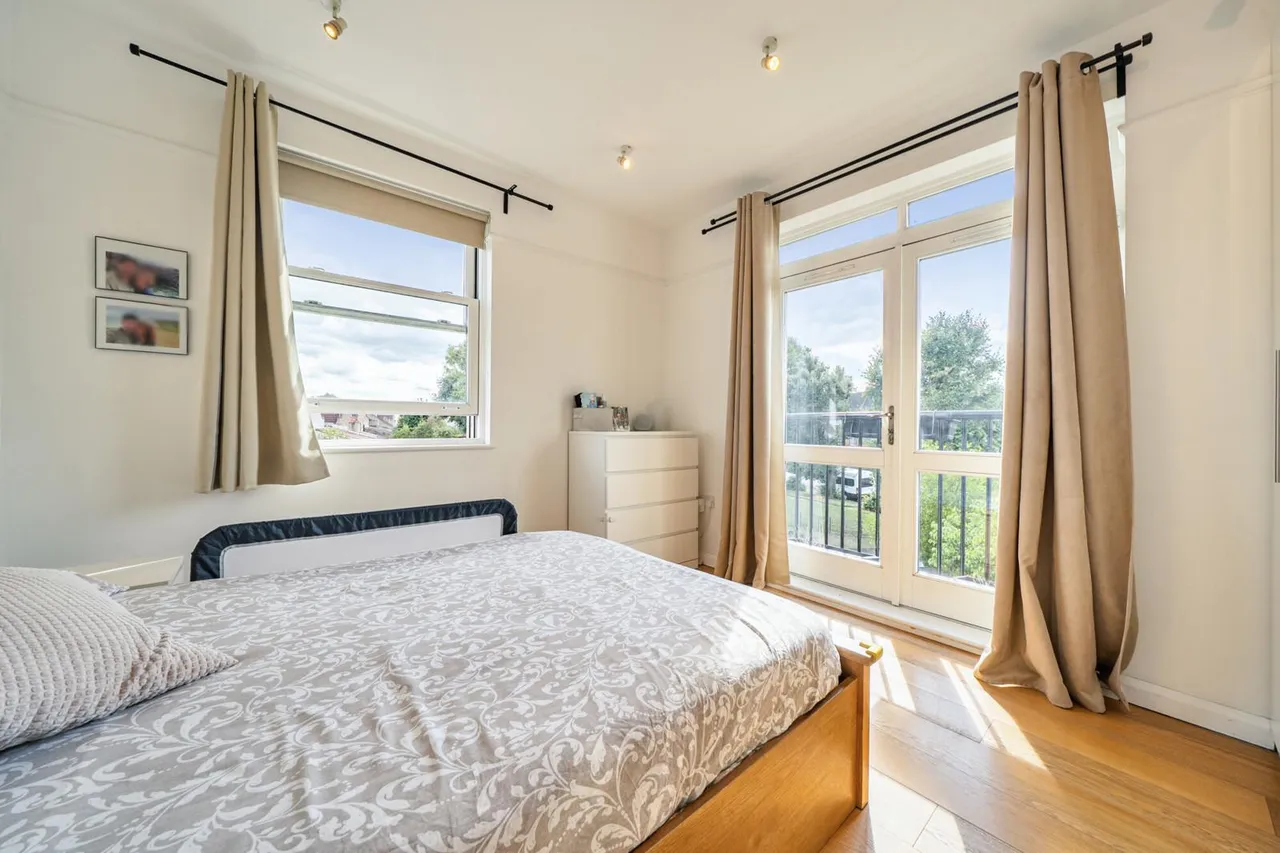 2 bed flat for sale, Meeting House Lane, SE15