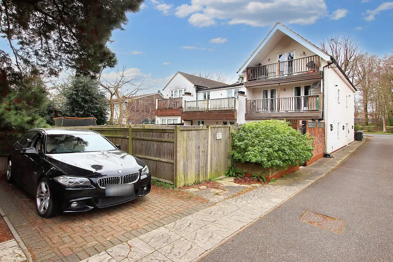 2 bed flat for sale — Flat 1 107a Monks Orchard Road, Beckenham, Beckenham, BR3 3BJ