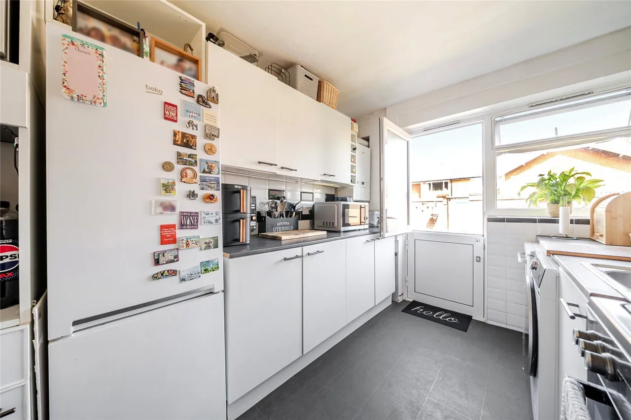 Clifton Close, Farnborough Village, Kent, BR6, photo 2